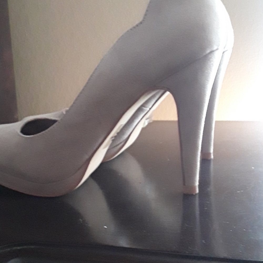 shoes - Picture 3 of 3